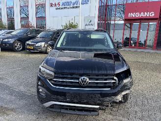 Vaurioauto  passenger cars Volkswagen T-Cross 1.0tsi life 2022/2