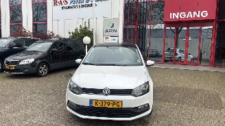 Schadeauto Volkswagen Polo WIT PARELMOER, GEEN SCHADE, ZEER NETTE AUTO. 2016/5