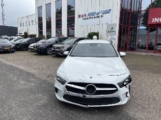 krockskadad bil auto Mercedes A-klasse 180 B BUSINESS SOLUTIONAMG 2022/1