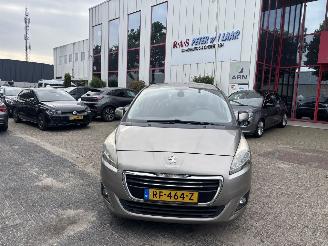 Damaged car Peugeot 5008 1.2 PURET. STYLE 5P. 2016/1