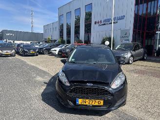 damaged passenger cars Ford Fiesta  2016/4