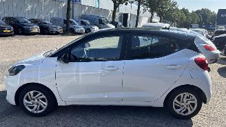 Hyundai I-10 1.0i blue comfort smart 5p 49kW picture 3