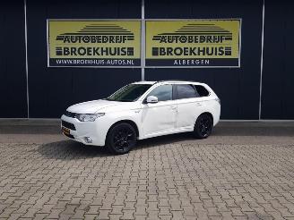 Schadeauto Mitsubishi Outlander 2.0 PHEV instyle 2013/12
