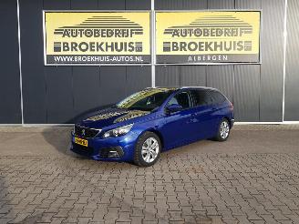 uszkodzony samochody osobowe Peugeot 308 SW 1.2 PureTech Blue Lease Executive 2020/7