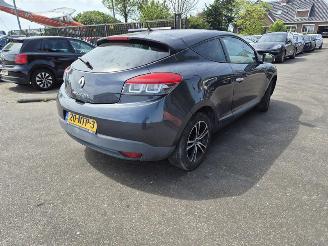 damaged passenger cars Renault Mégane Coupe 1.6 16v 2010/11