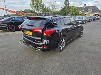 Vaurioauto  passenger cars Ford Focus Wagon 1.0 EcoBoost Hybrid 2021/2