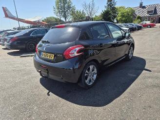 Damaged car Peugeot 208 1.2 Vti 2014/1