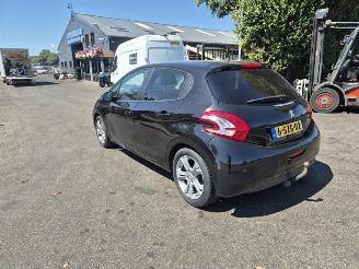 Peugeot 208 1.2 Vti picture 2