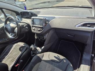 Peugeot 208 1.2 Vti picture 9