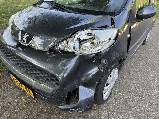 Peugeot 107  picture 9
