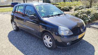 skadebil auto Renault Clio 1.2 comfort , 5-deurs , goed rijdend 2004/3