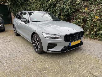 Schadeauto Volvo V-60 2.0 B4 Plus Bright Mild Hybrid 2023/11