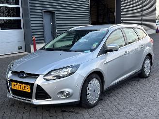 uszkodzony samochody osobowe Ford Focus 1.6 TDCi ECOnetic Combi/o  Diesel 1.560cc 77kW (105pk) FWD 2013/12