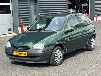 krockskadad bil auto Opel Corsa -B 1.4i Hatchback  Benzine 1.389cc 44kW (60pk) FWD 1998/2