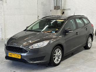 krockskadad bil auto Ford Focus 1.0 Ti-VCT EcoBoost 2016/3
