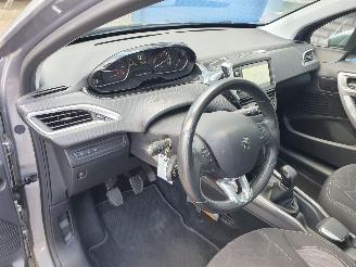 Peugeot 2008 1.2 PureTech Blue Lion picture 16
