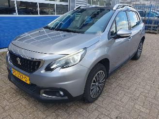 skadebil auto Peugeot 2008 1.2 PureTech Blue Lion 2017/11