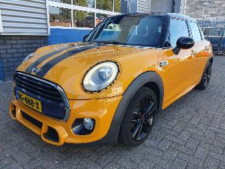 Unfallwagen Mini Cooper John cooper works - 1.5 Cooper Serious Business 2017/11