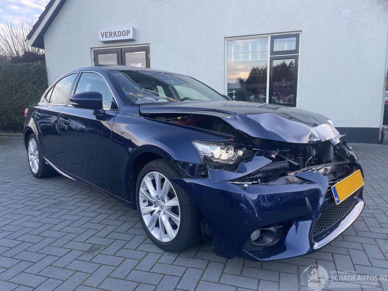 Lexus IS 300h Edition