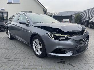 uszkodzony samochody osobowe Opel Insignia SPORTS TOURER 1.5 Turbo Business Executive 2020/2