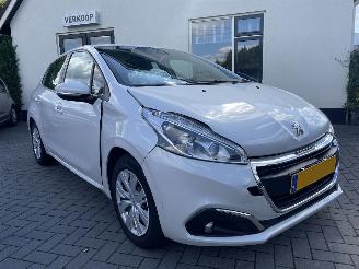 skadebil auto Peugeot 208 1.2 PureTech Blue Lion N.A.P NL AUTO PRACHTIG!!! 2016/4