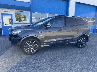 Vaurioauto  passenger cars Ford Kuga 1.5 AUTOMAAT  AWD  ST-LINE 2017/10