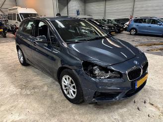 skadebil auto BMW 2-serie 218i Cent.Executive 2016/5