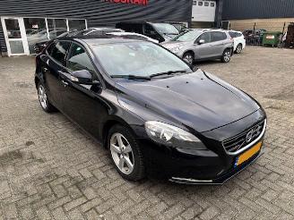 damaged passenger cars Volvo V-40 1.6 D2 Kinetic 2013/8