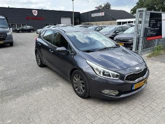 damaged passenger cars Kia Cee d 1.6 GDI 20TH Anniversary 2013/9
