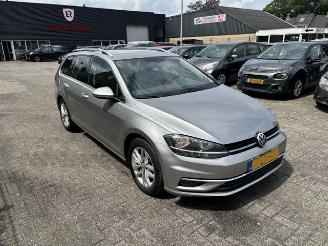 Voiture accidenté Volkswagen Golf 1.6 TDI Comfort 2017/3