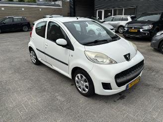 Peugeot 107 1.0 12v 5-drs airco picture 5