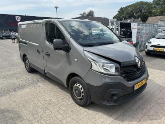 krockskadad bil bedrijf Renault Trafic 1.6 DCI  Airco NAP  3-pers 2015/10