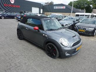 Vaurioauto  passenger cars Mini Cabrio 1.6 COOPER S CHILI 2010/6
