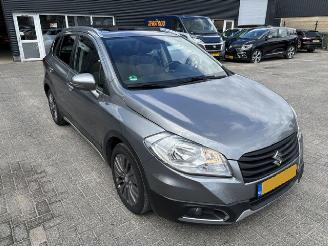 Schadeauto Suzuki SX4 1.6D S-Cross Exclusive Pano 2015/1