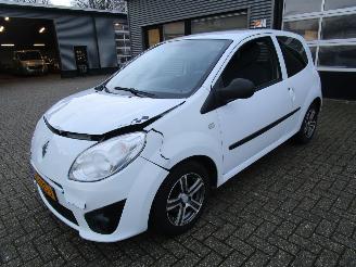 Schadeauto Renault Twingo 1.2 Authentigue 2009/11