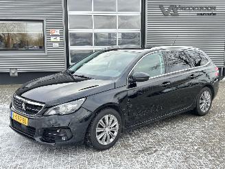 Schadeauto Peugeot 308 SW 1.2 PureTech Blue Lease Premium 2020/1