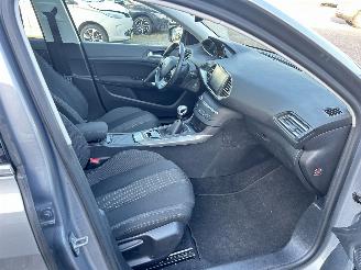 Peugeot 308 SW 1.2 PureTech Blue Lease Premium picture 11