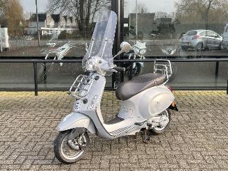 skadebil bromfiets Vespa  Primavera 50 4T 2016/3