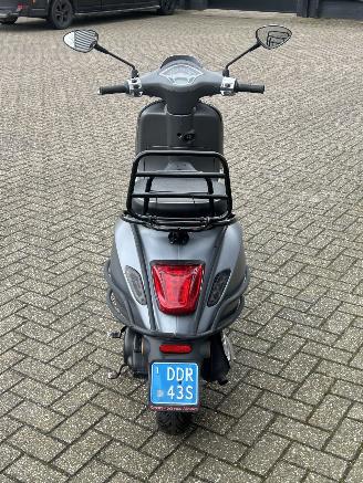 Vespa  Sprint 50 4T picture 4