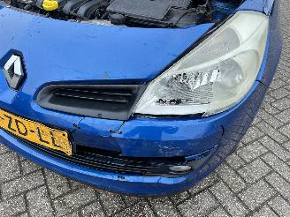 Renault Clio 1.6-16V Dynamique S Automaat picture 29