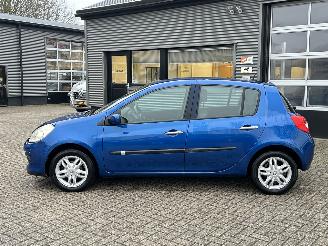 Renault Clio 1.6-16V Dynamique S Automaat picture 2