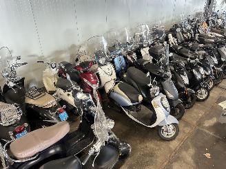 Overige  Partij 53 scooters picture 11