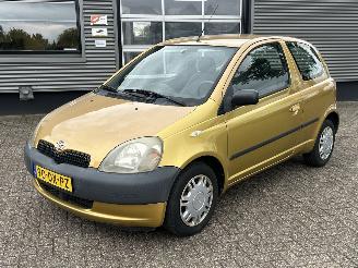 krockskadad bil auto Toyota Yaris 1.0-16V VVT-i Terra 2000/2