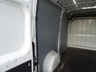 Peugeot Boxer 335 2.2 BlueHDi 140 L2H2 Premium LET OP 1 E VERSNELING STUK WEL GEWOON RIJDBAAR !!!!!! picture 30