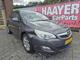damaged passenger cars Opel Astra sports tourer 1.4 turbo edition 2011/9