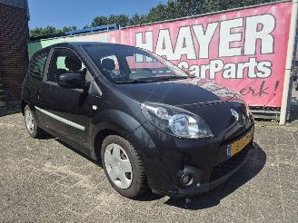 uszkodzony samochody osobowe Renault Twingo 1.5 dci dynamic 2011/7