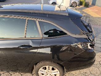 Opel Astra Sports Tourer 1.2 Edition picture 11