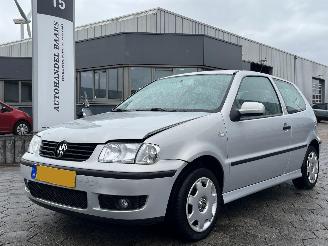 Schadeauto Volkswagen Polo 1.4-16V Trendline 2000/1