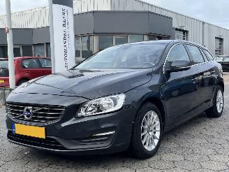 Unfallwagen Volvo V-60 1.6 T3 Momentum 2015/6