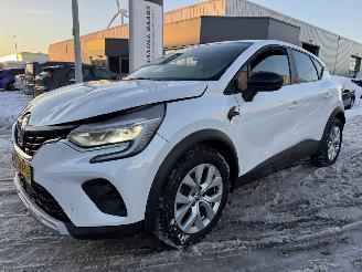 Vaurioauto  passenger cars Renault Captur AUTOMAAT 1.6 E-Tech Hybrid 145 2022/9